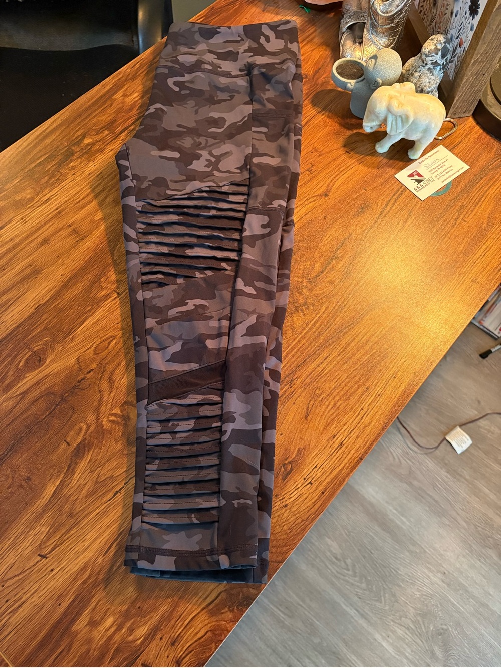 Constantly Varied Gear Women's Camouflage Size Large Capris Never Worn